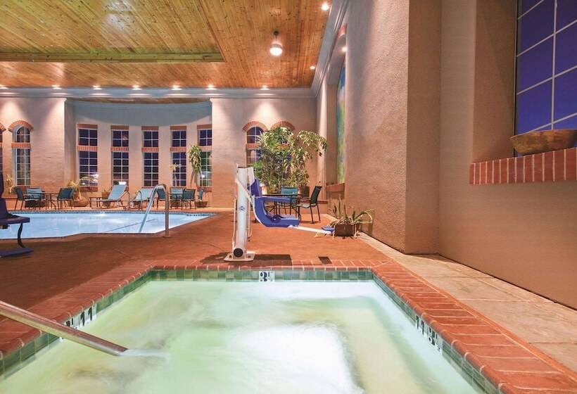 Отель La Quinta By Wyndham Los Banos