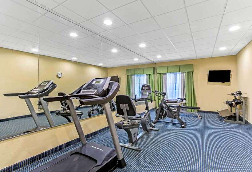 Отель La Quinta Inn & Suites By Wyndham Mobile Satsuma / Saraland