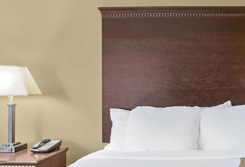 Отель La Quinta Inn & Suites By Wyndham Mobile Satsuma / Saraland