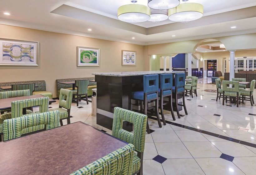 هتل La Quinta By Wyndham Pearland