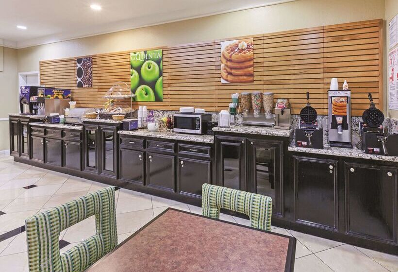 هتل La Quinta By Wyndham Pearland