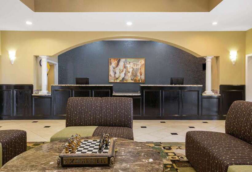 هتل La Quinta By Wyndham Pearland