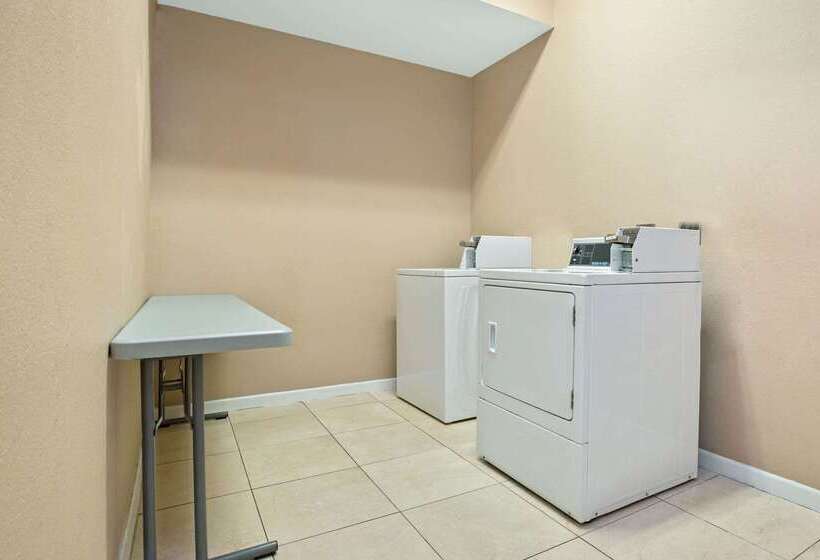هتل La Quinta By Wyndham Pearland