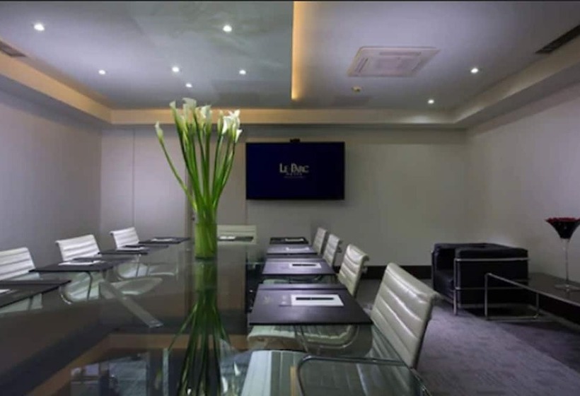 Le Parc Hotel, Beyond Stars