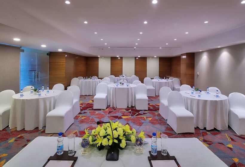 בית מלון כפרי Ramada Gurgaon Central