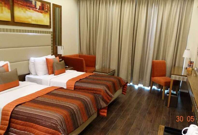 בית מלון כפרי Ramada Gurgaon Central