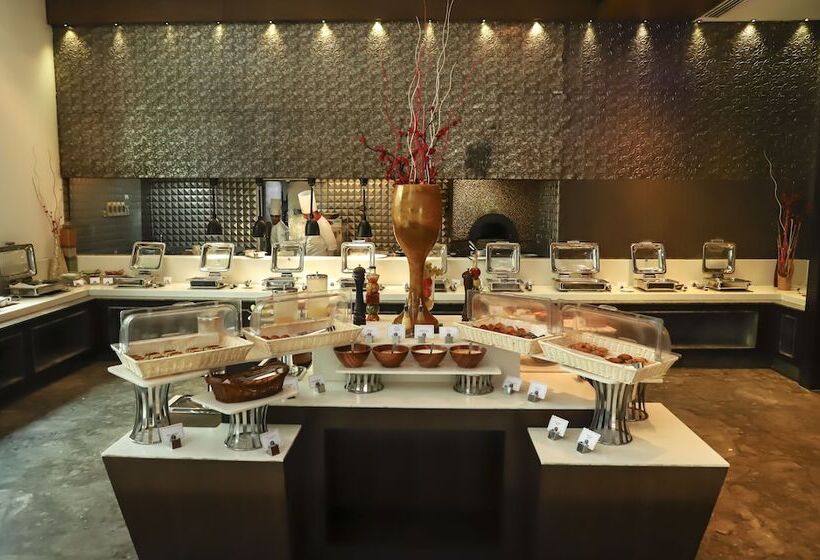 בית מלון כפרי Ramada Gurgaon Central