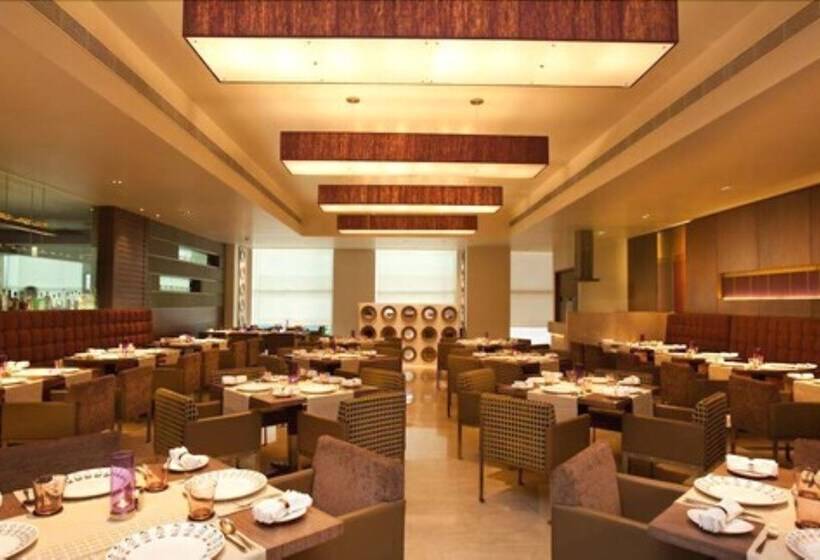 هتل Pullman Chennai Anna Salai