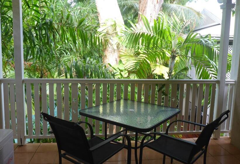 Palm Cove Tropic Apartments