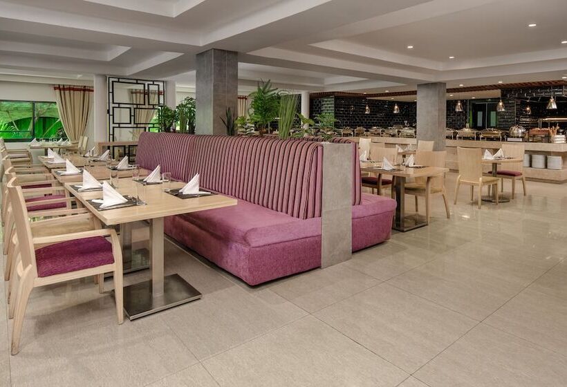 Delta Hotels By Marriott Dar Es Salaam