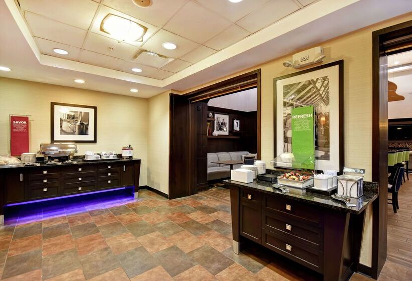 Hampton Inn & Suites Detroit Canton