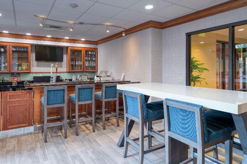 Hampton Inn Wilmingtonuniversity Area/smith Creek Station