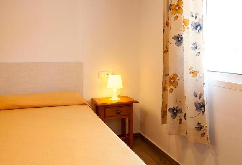 مسافرخانه Serramar