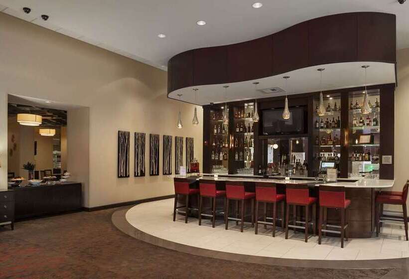 هتل Embassy Suites By Hilton Savannah Airport