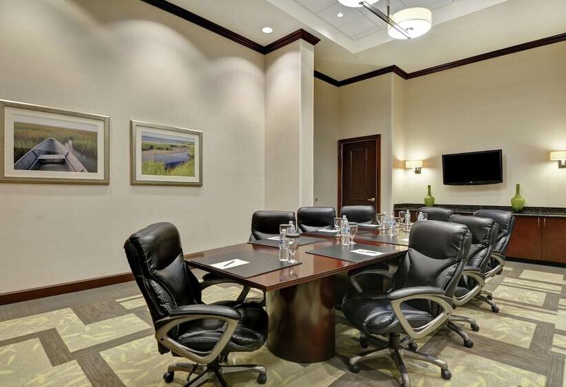 هتل Embassy Suites By Hilton Savannah Airport