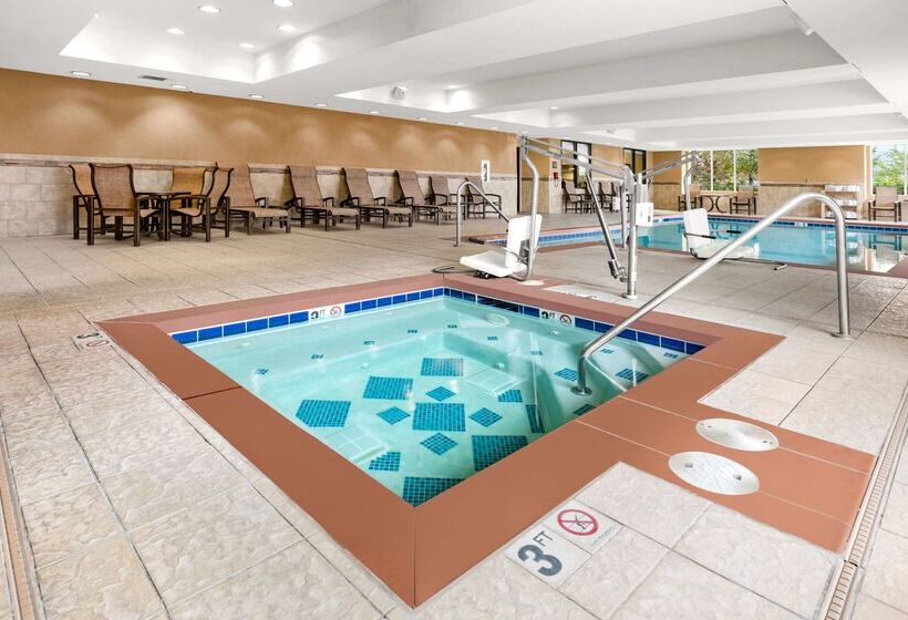 בית מלון כפרי Hampton Inn & Suites Fairbanks
