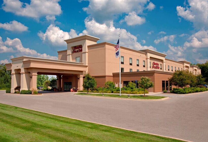 هتل Hampton Inn & Suites Grand Rapids Airport 28th St