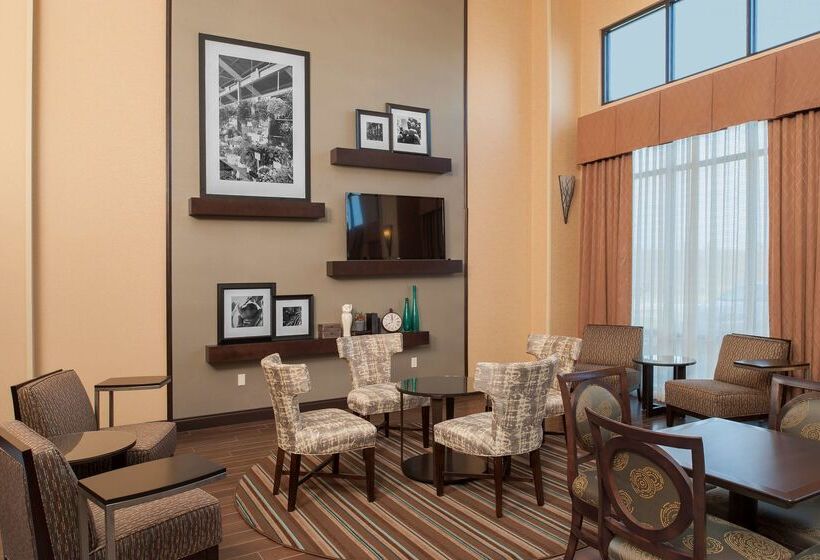 هتل Hampton Inn & Suites Grand Rapids Airport 28th St