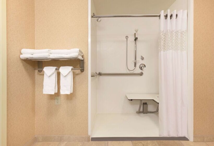 Отель Hampton Inn & Suites Greenfield