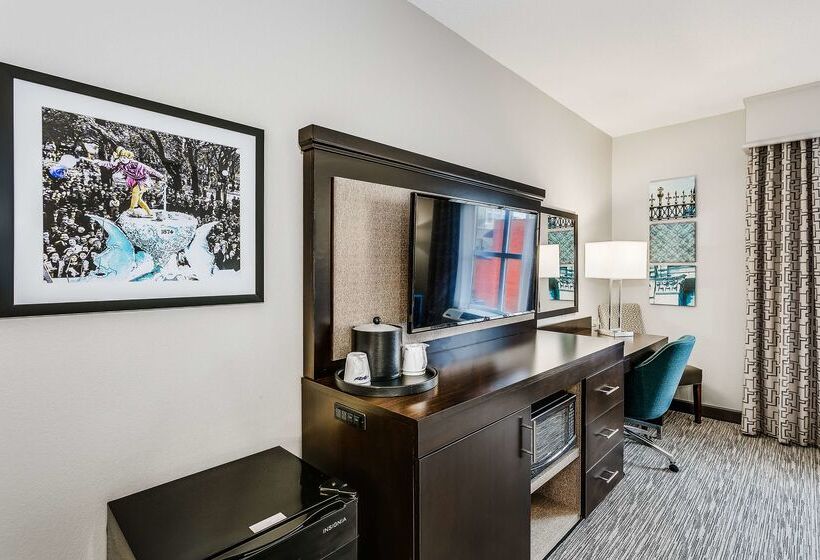 هتل Hampton Inn & Suites Mobile  Downtown Historic District