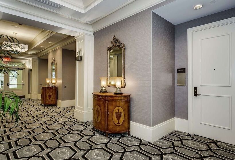 هتل Hampton Inn & Suites Mobile  Downtown Historic District