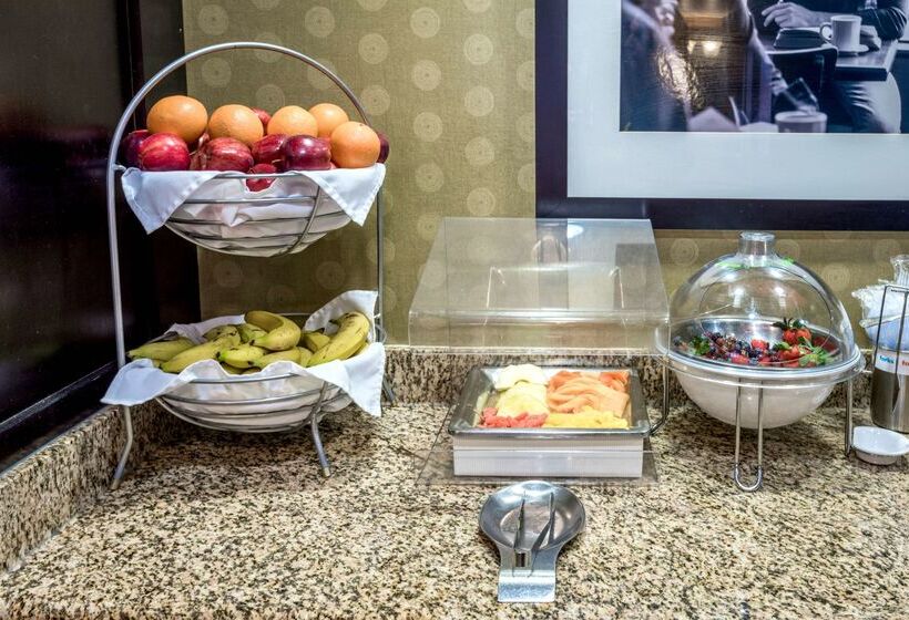 هتل Hampton Inn & Suites Montgomery Downtown