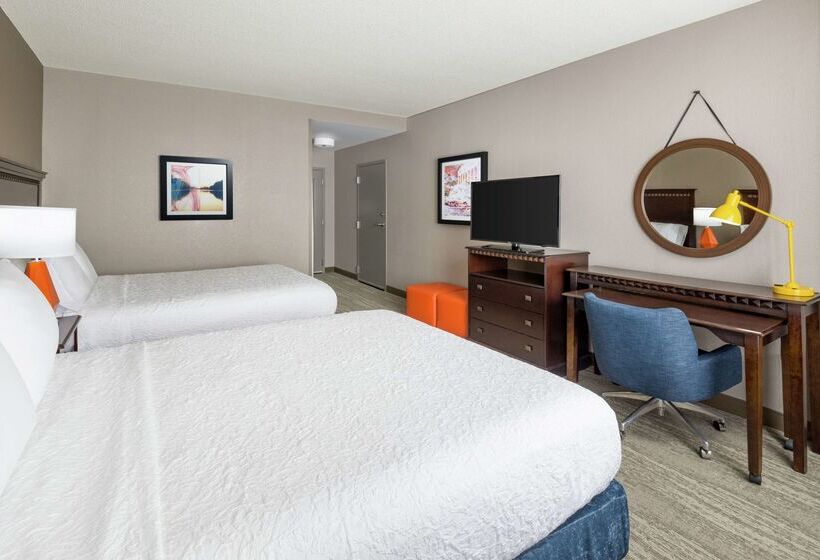 هتل Hampton Inn & Suites National Harbor   Alexandria Area