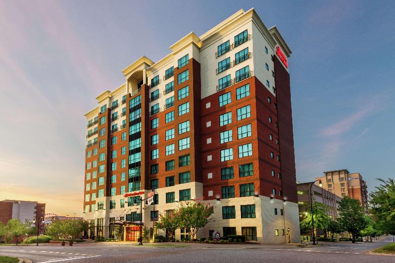هتل Hampton Inn & Suites National Harbor   Alexandria Area