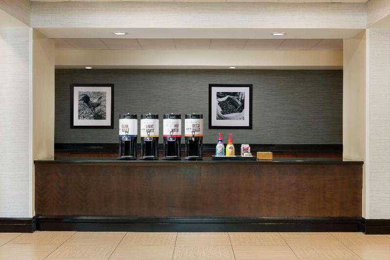 هتل Hampton Inn & Suites National Harbor   Alexandria Area