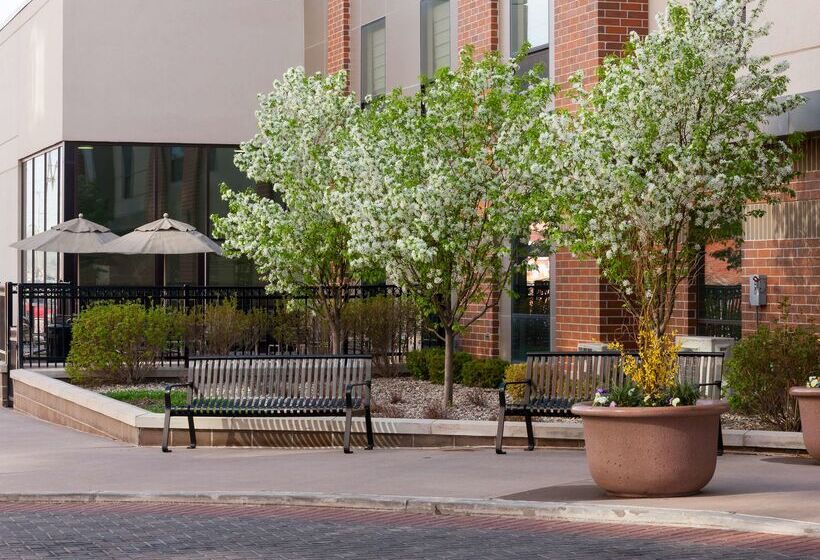 هتل Hampton Inn & Suites Omaha Downtown