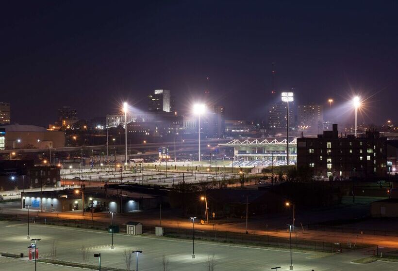 هتل Hampton Inn & Suites Omaha Downtown