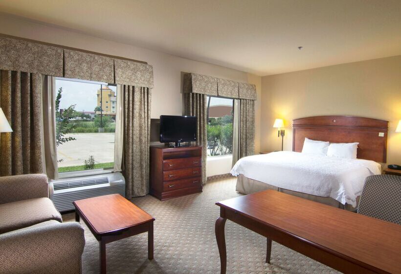 בית מלון כפרי Hampton Inn & Suites Brownsville