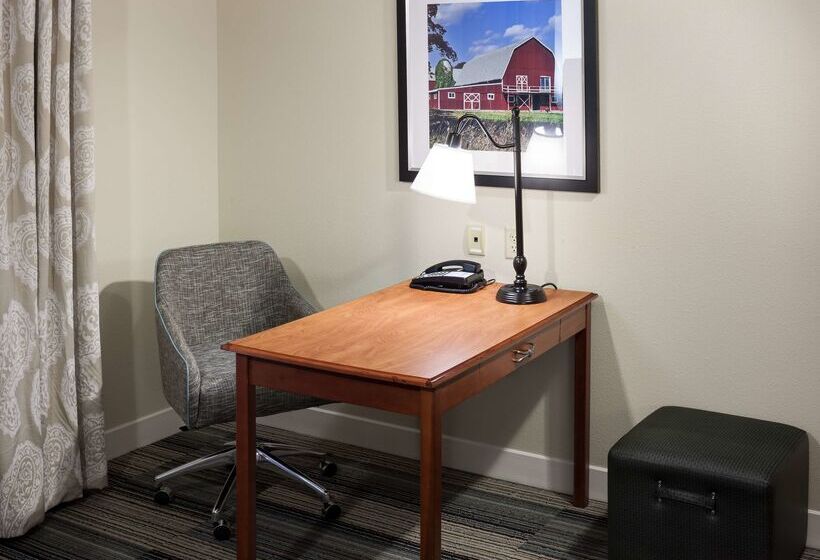 هتل Hampton Inn & Suites Davenport