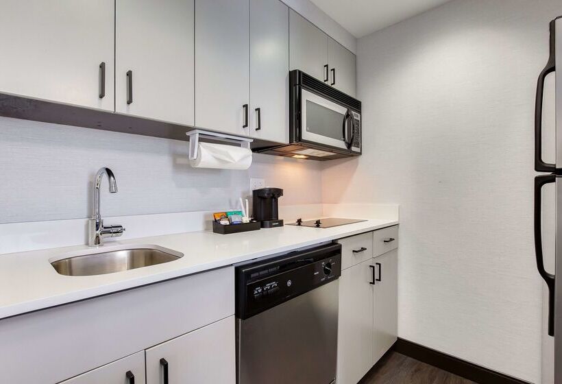 هتل Homewood Suites By Hilton Louisvilleeast