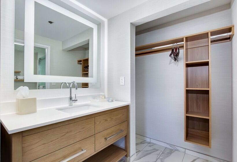 هتل Homewood Suites By Hilton Louisvilleeast