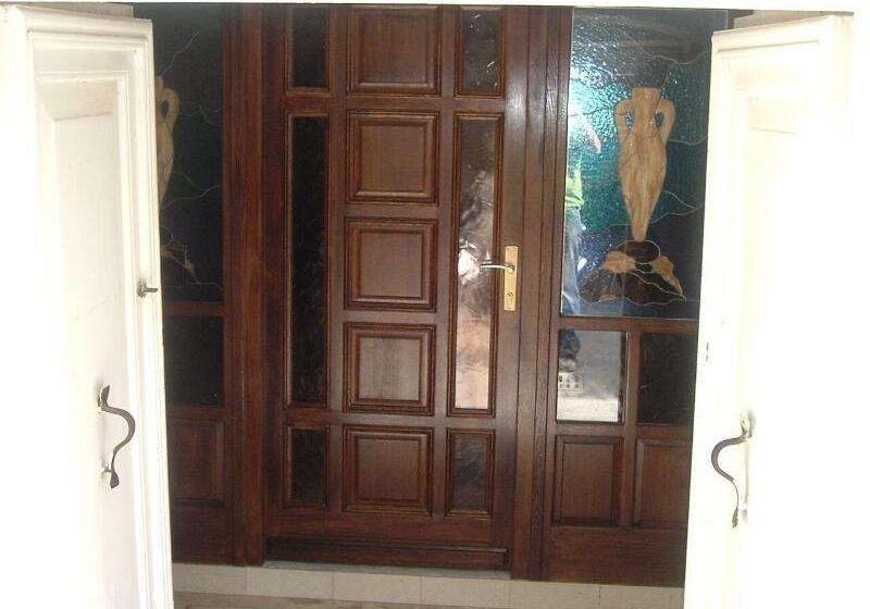 مسافرخانه Carol Rooms