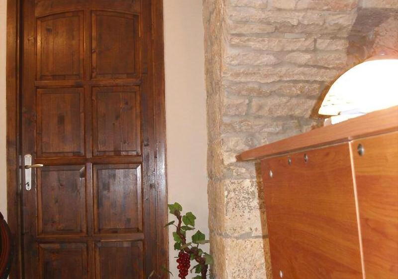 مسافرخانه Carol Rooms