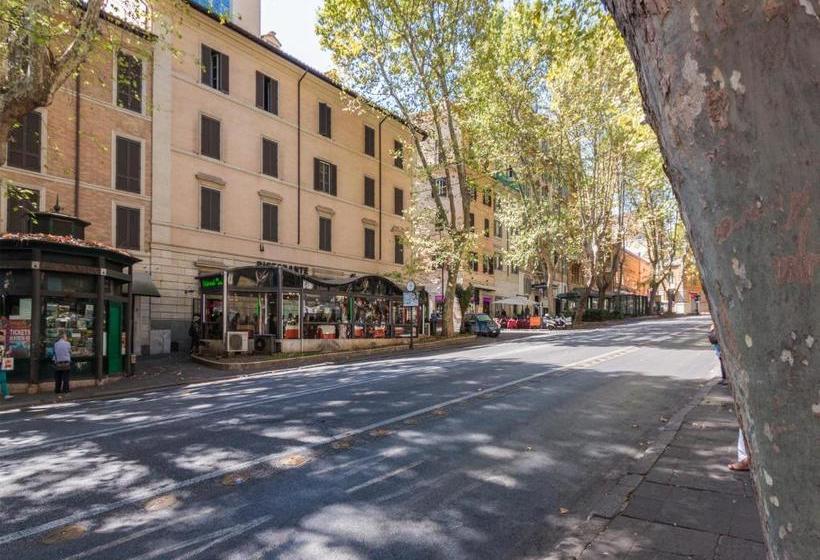 مسافرخانه La Piccola Maison