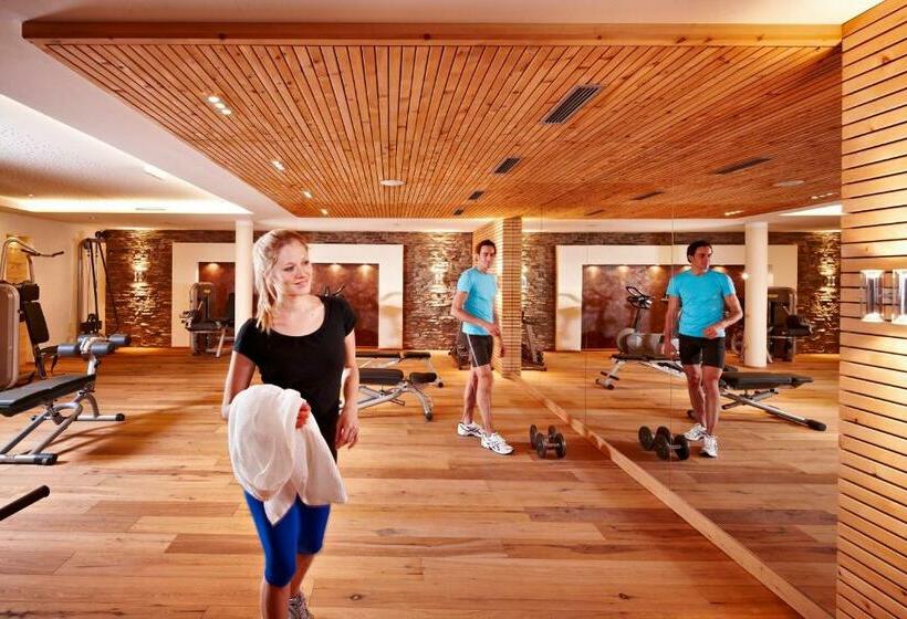 Отель Berghof Crystal Spa & Sports