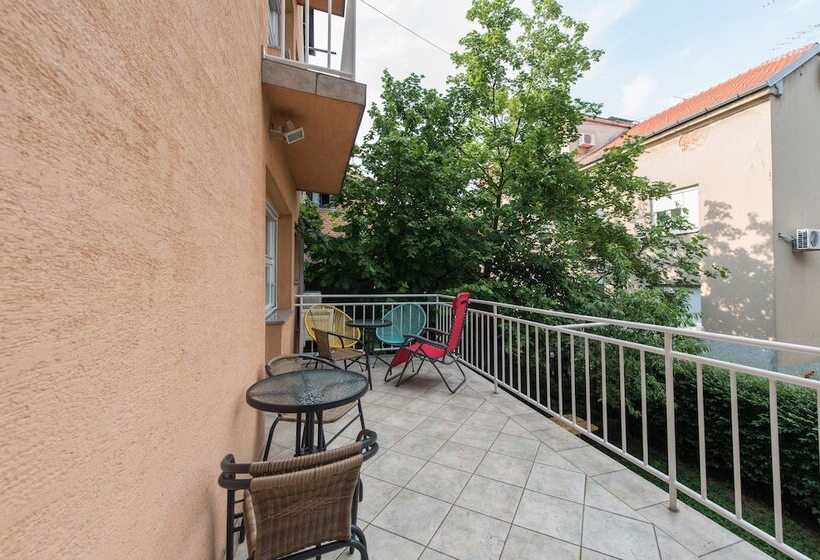 فندق Bubu Hostel