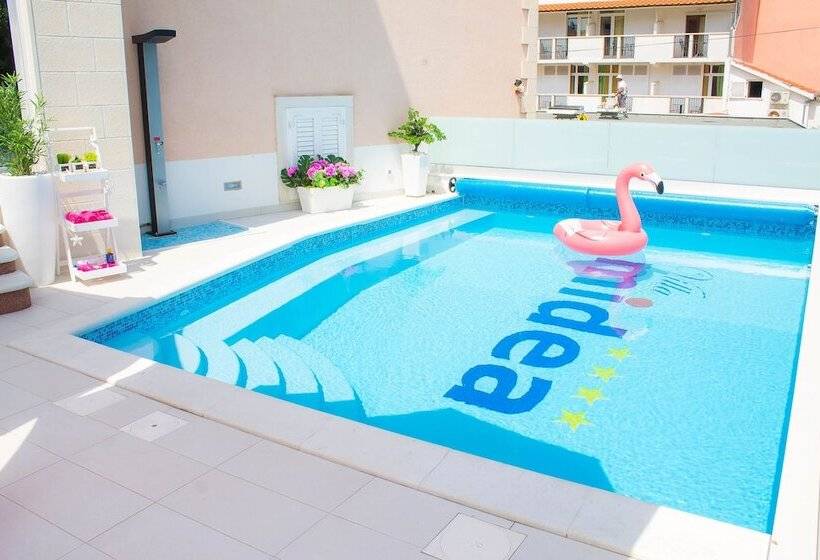هتل Villa Midea