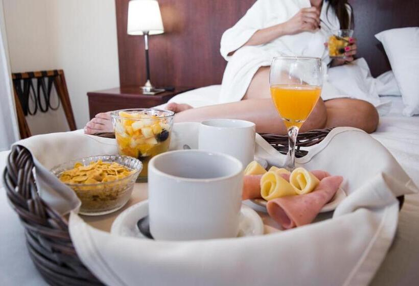 فندق فئة نجمة واحدة L Hirondelle   Adults Only