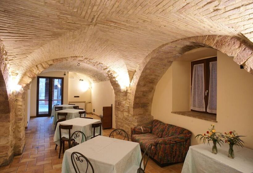 فندق Albergo La Rocca