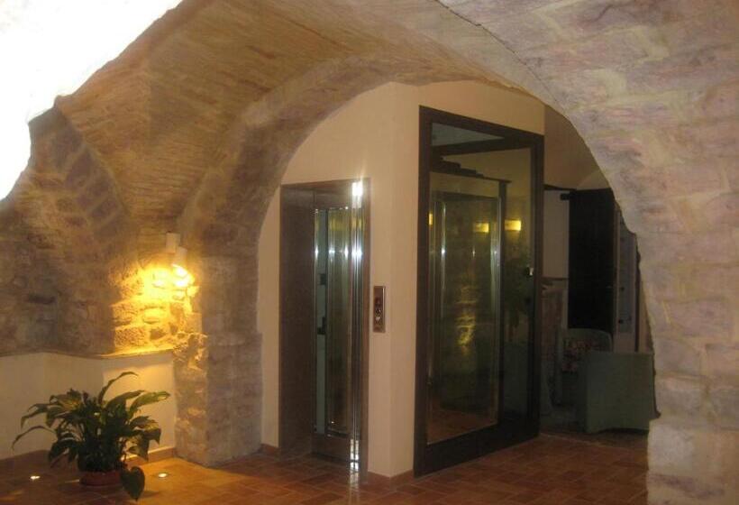 فندق Albergo La Rocca