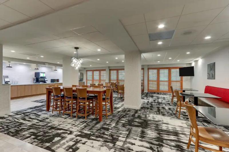 هتل Best Western Plus Dalton Inn