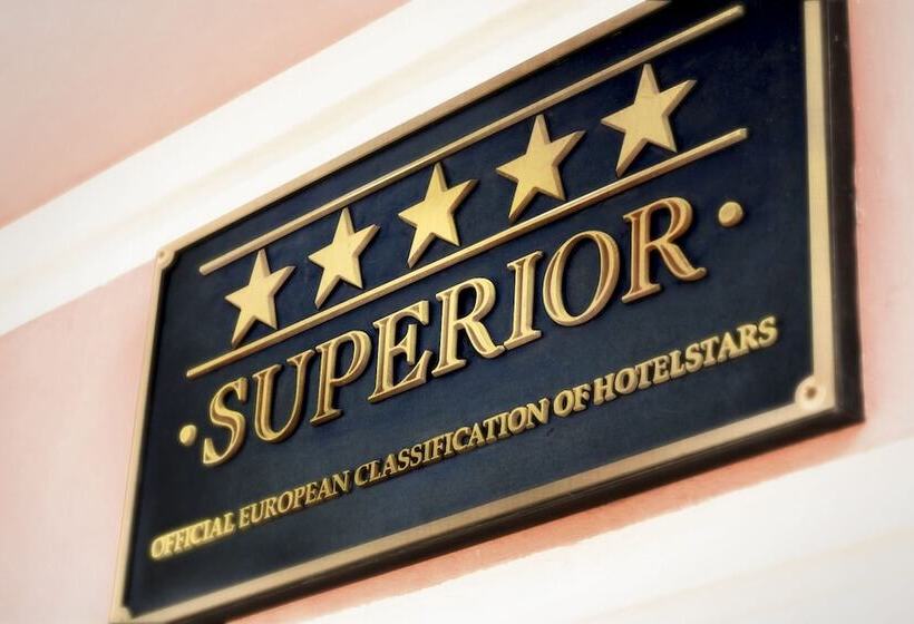 هتل Carlsbad Plaza Medical Spa & Wellness