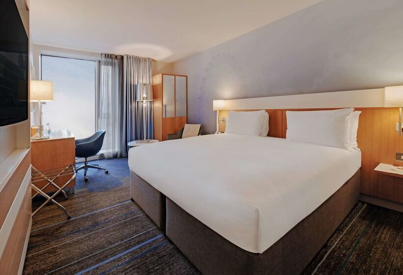 Doubletree By Hilton Hotel London  Tower Of London