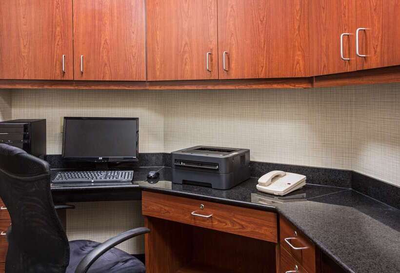 فندق Hampton Inn Clearfield