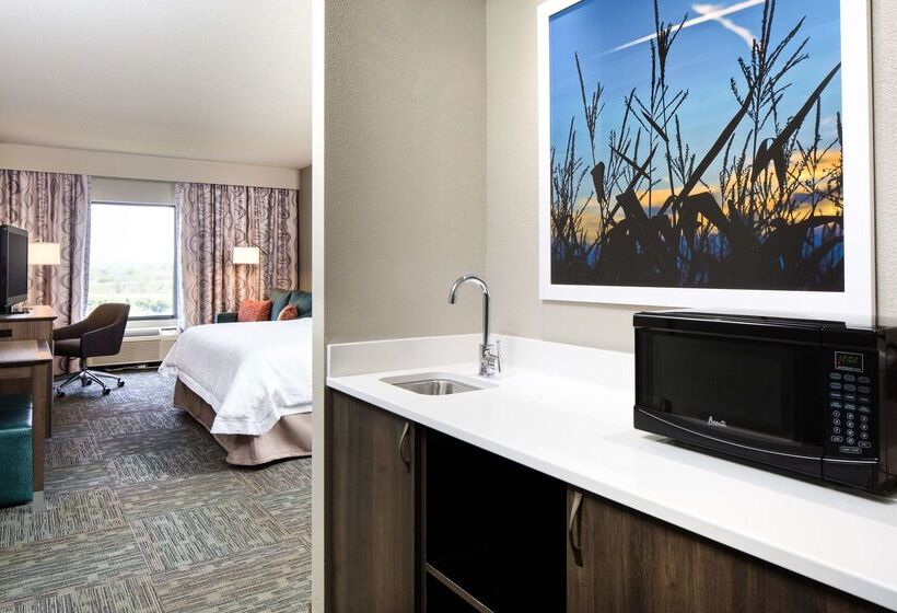 هتل Hampton Inn Council Bluffs