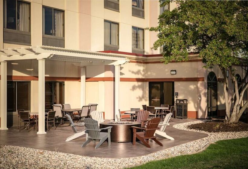 هتل Hampton Inn Council Bluffs